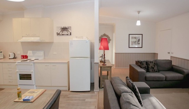 SILVER BIRCHES HOLIDAY VILLAGE - UNIT 9 in Bright