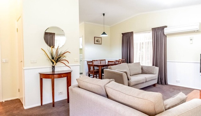 SILVER BIRCHES HOLIDAY VILLAGE - UNIT 10 in Bright