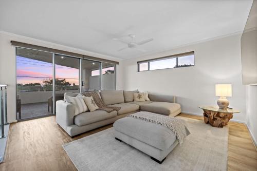 Silver Sands Sanctuary - 6BR Beachside Luxury in Mandurah