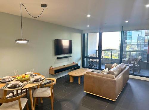 Sky-High 2BR with 1 Parking - Heart of South Yarra in Melbourne