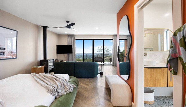 Sky Suite - A Panoramic Designer Studio in the Hills in Belair