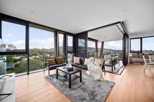 SkyHigh Retreat view and Shopping at Your Doorstep in Brisbane