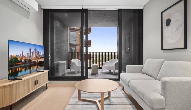 Skyline 1-Bed Apartment Near Melbourne CBD in South Melbourne
