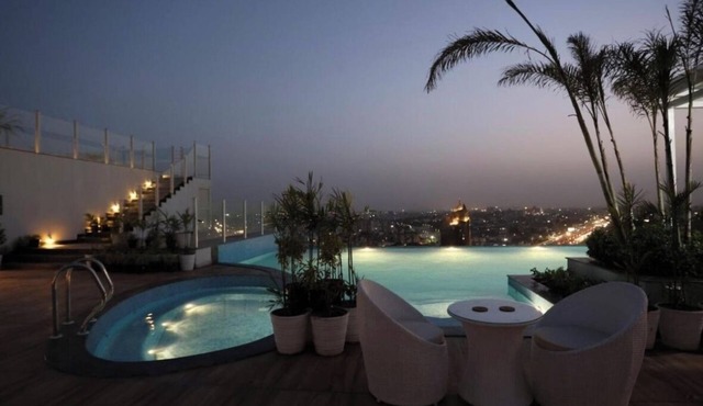 Skyline luxury in pink city