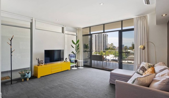 SkylineViews - Stylish 2BR Gem | Walk to WACA, River in Perth