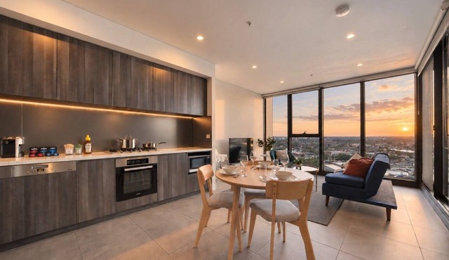 Sleek Manhattan-Style 1BR 1CAR Close to Stadium in Lidcombe