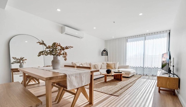 Spacious 1-Bed Apartment with Gym, BBQ & Parking in Narrabundah