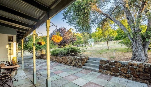 Spacious 100 year old renovated Perth Hills home with pool & nature views in Parkerville