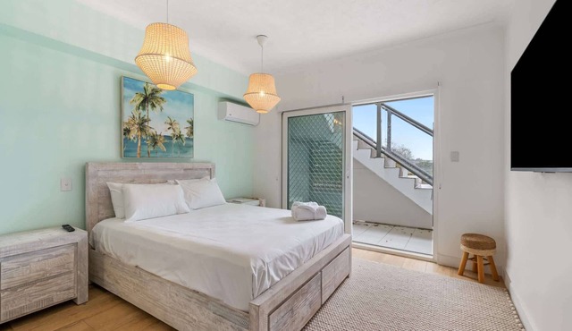 Spacious 2-Bed with Private Rooftop & BBQ Access in Hamilton