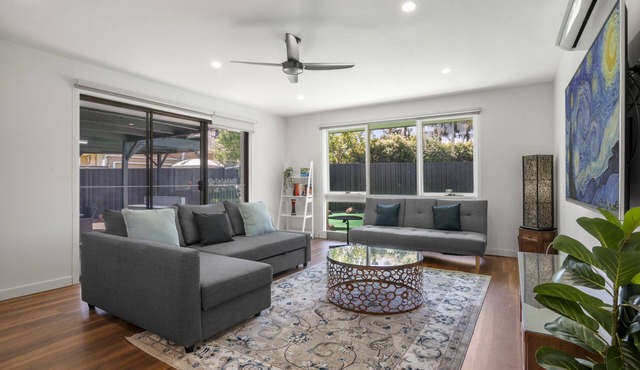 Spacious 3-Bed House with Outdoor Dining & BBQ in Keysborough