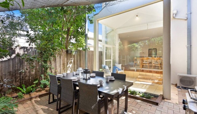 Spacious 3-Bed House near CBD in Flemington