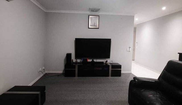 Spacious 3-Bedroom Home, 5 Mins to Westfield, South Morang Station & Schools in South Morang