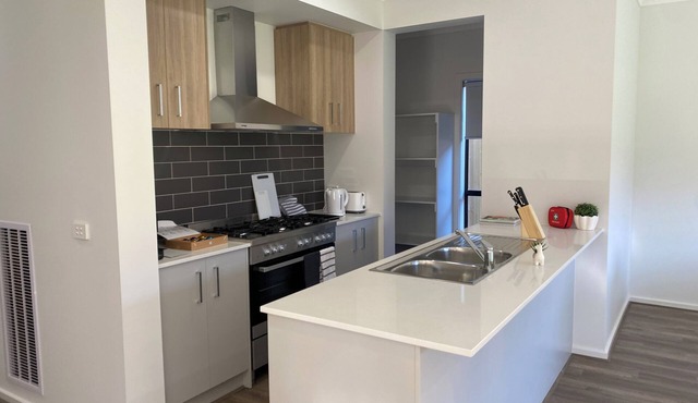 Spacious 4-bed House in Werribee in Melbourne