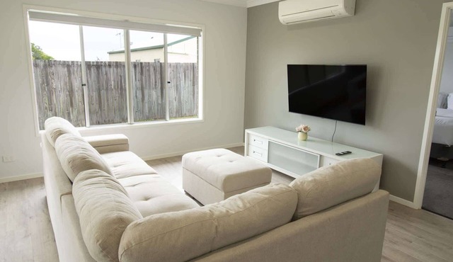 Spacious 4-Bed House in Leafy Plainland in Plainland