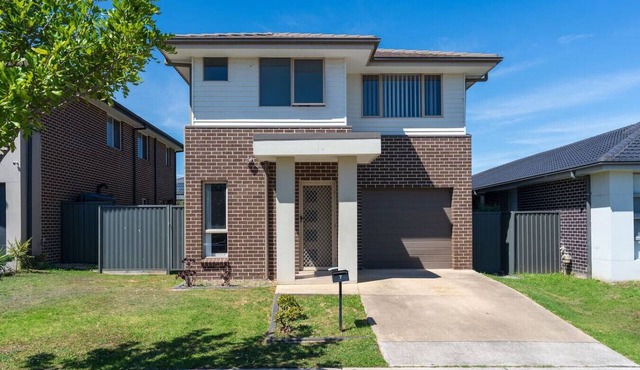 Spacious 4-Bedroom Home | Near University & Shops in Werrington