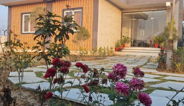 Spacious 4 bedroom villa with AC in Govardhan Near Radha Kund,Mathura, UP India