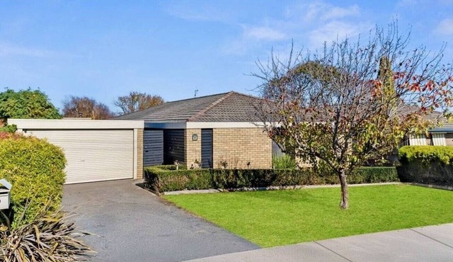 Spacious 4Bed Room Retreat | BBQ, EV Charger, WiFi in Warrnambool