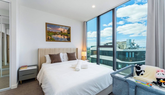 Spacious 4BR Penthouse in BoxHill Free Parking X2 in Box Hill