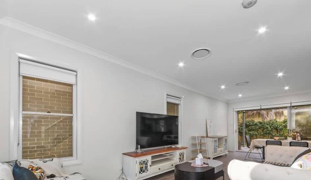 Spacious 4BR Yard Retreat in Norwest