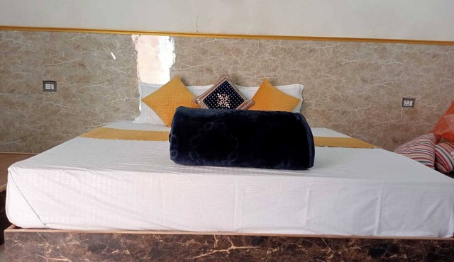 Spacious 6-bedroom house with WiFi, AC in enchanting Varanasi