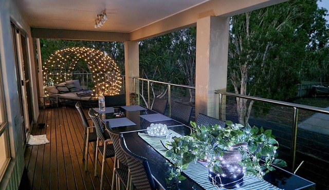 Spacious 6BR Seaside Home Sleeps 12 100m to Beach. in Burrum Heads