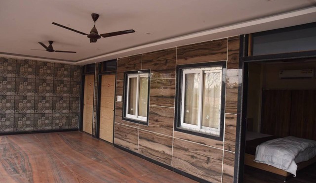 Spacious 8-bedroom hotel in beautiful Lucknow with AC comfort