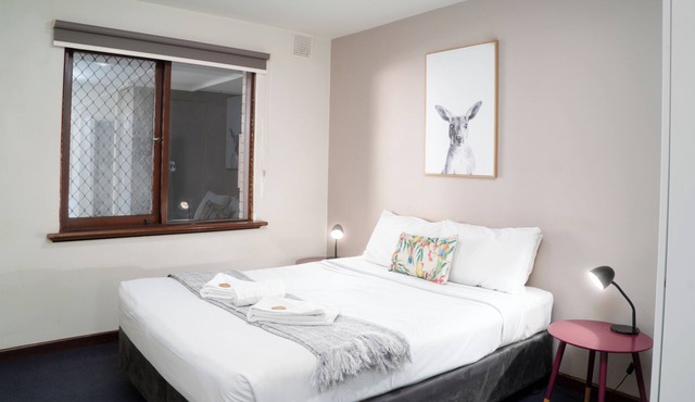 Spacious & Cosy Self-contained Apartment in Rivervale