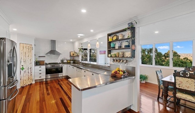 Spacious Hinterland Property Gatherings near Montville sleeps 28 in Hunchy