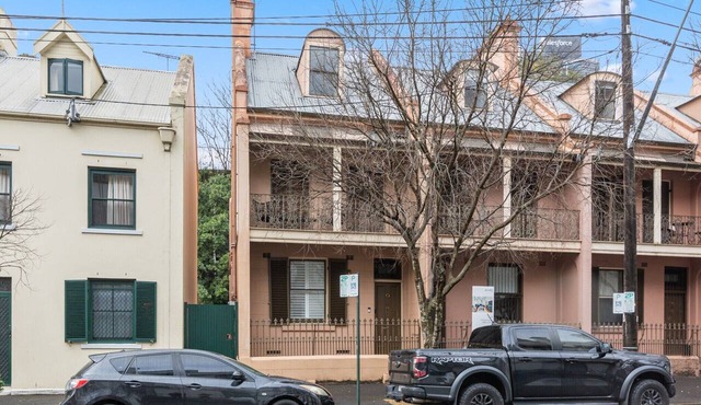 Spacious Inner-City House with Balcony Views in Millers Point