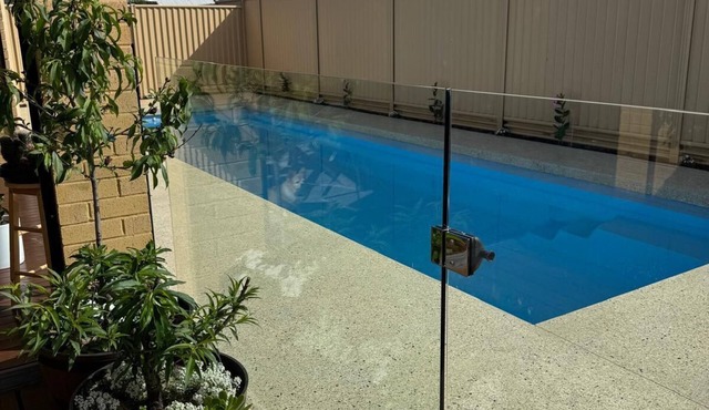 Spacious Modern Home – Warm Pool and spa, perfect for family and small group, in Southern River
