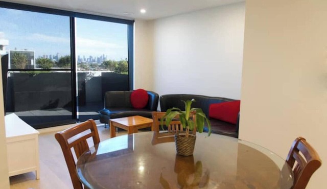 Spacious New 2 BDR with City Views in Northcote