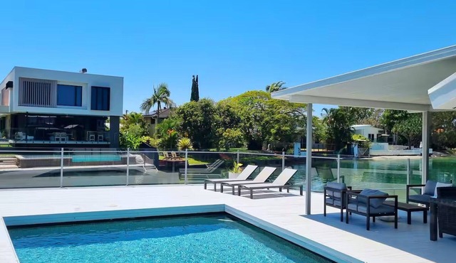 Spacious Palm Beach Home near Creek, Beach & Cafés in Palm Beach