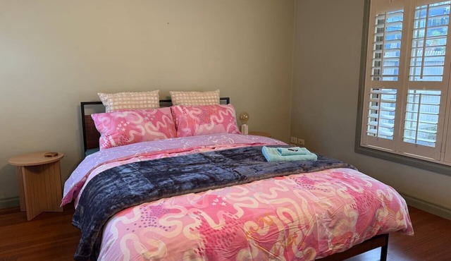 Spacious Private Room | 1min to Train | Uni Close in Bentleigh