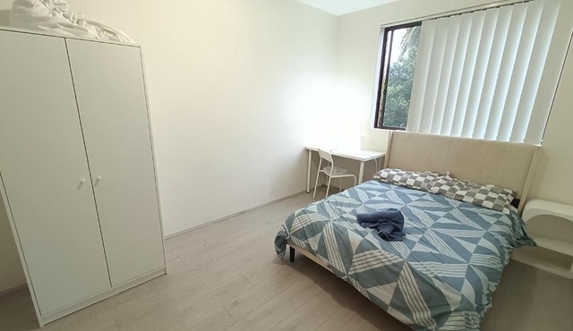 Spacious Queen Room - Easy City Access - CP9 in Sydney