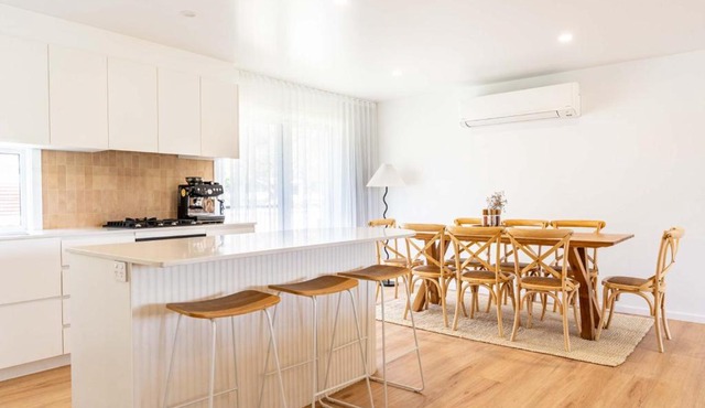 Spacious Riverside Retreat Sauna & Fire Pit in Chinderah