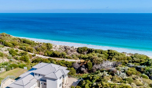 Spacious, secure, modern beachfront paradise. in Waikiki