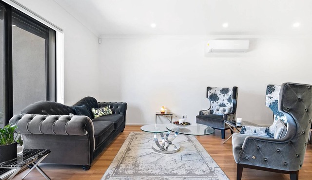 Spacious Tarneit Home with Private Garden in Tarneit