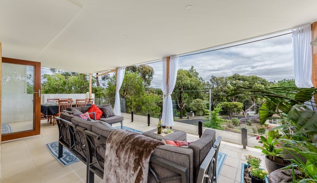 Spectacular views - Gorgeous balcony sunsets in Mitcham
