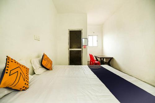 SPOT ON by OYO Krishna Market And Lodge