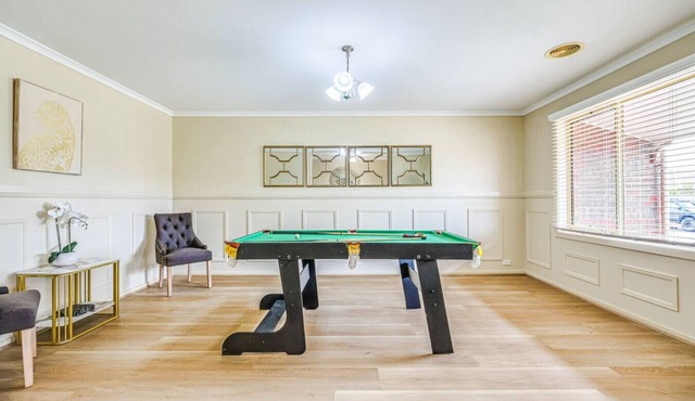 StayAU Comfortable House w/Pool Table & Backyard in Corio
