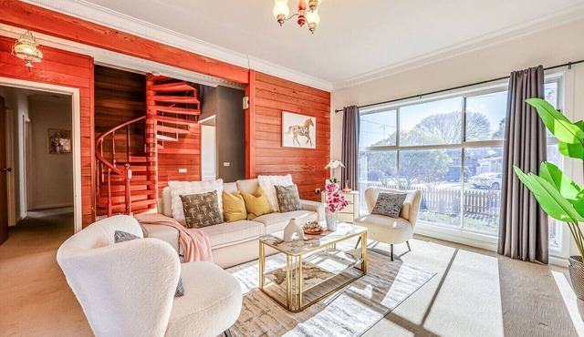 StayAU Private Two-Storey 6 Beds House Wendouree in Wendouree