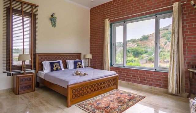 StayVista at Hillside Paradise with Pool, Jacuzzi, kids play area