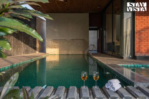 StayVista at Palm Tree Breeze with Pool, Bonfire
