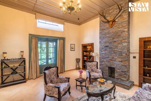 StayVista at The Emily Chalet 7 BR House in Nainital with Bonfire, BBQ