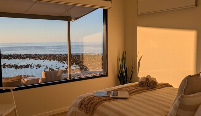 Stones Throw: Beachfront Escape at Stokes Bay KI in Stokes Bay