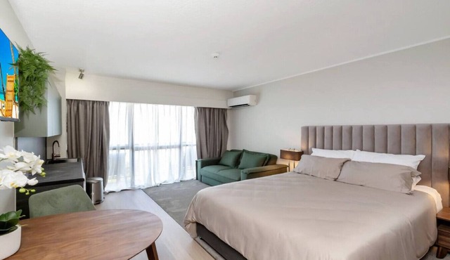 Studio 503 - Prime Spot With Oceanviews in North Ward