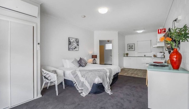 Studio Apt, Walk-In Shower, CBD, Mibnb in Geelong