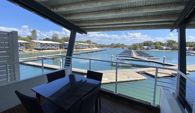 STUDIO APARTMENT – COURAN COVE - THE PERFECT ISLAND ESCAPE AWAITS YOU in South Stradbroke Island