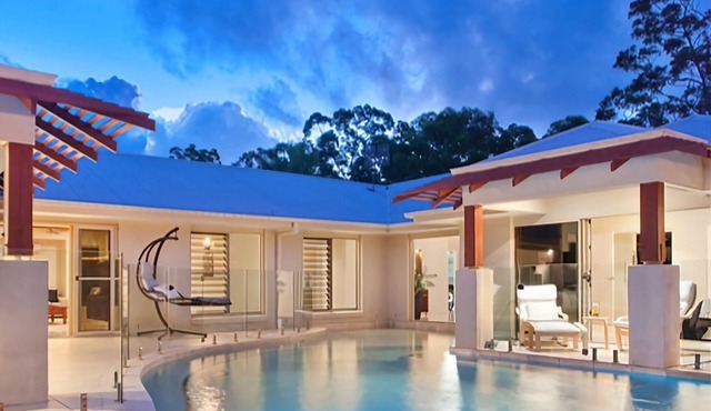 Studio room in luxury Home 5 min from the hussel and bussel of Noosaville in Noosaville
