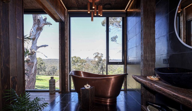 Stunning African themed luxury villa - Eaglesnest in Hepburn Springs